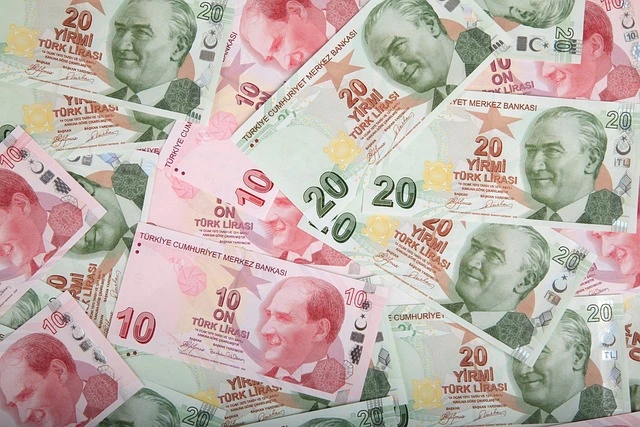 İstanbul‘da Çarşamba Günü Dolar ve Euro‘nun Türk Lirası Karşısındaki Kur Değerleri